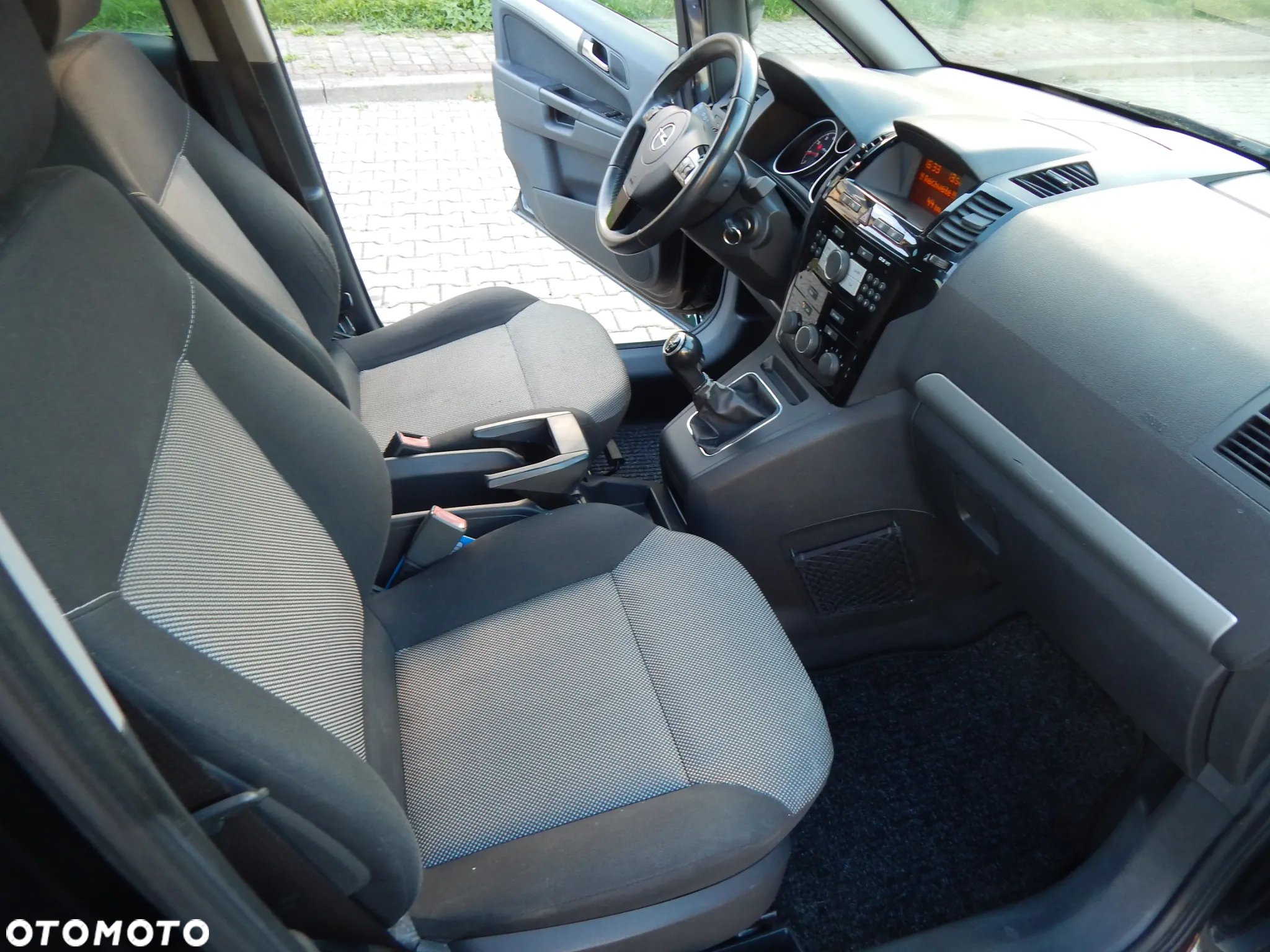 Opel Zafira 1.8 Cosmo - 7