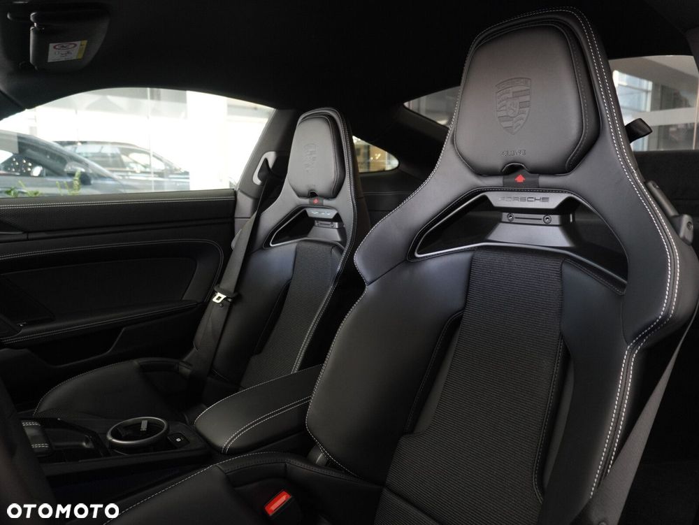 Porsche 911 GT3 Touring PDK - 32