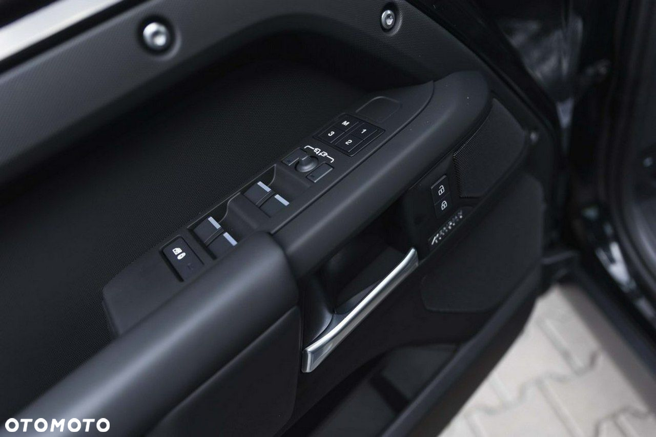 Land Rover Defender - 13