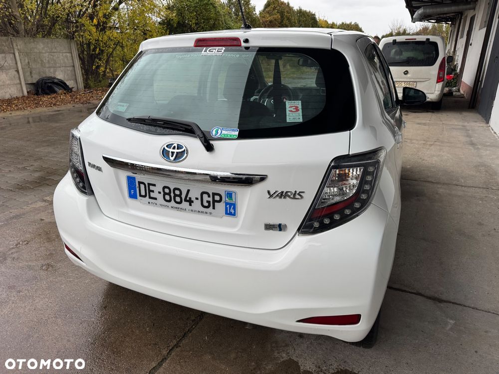 Toyota Yaris Hybrid 100 Premium - 29