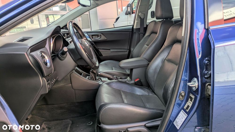 Toyota Auris - 11