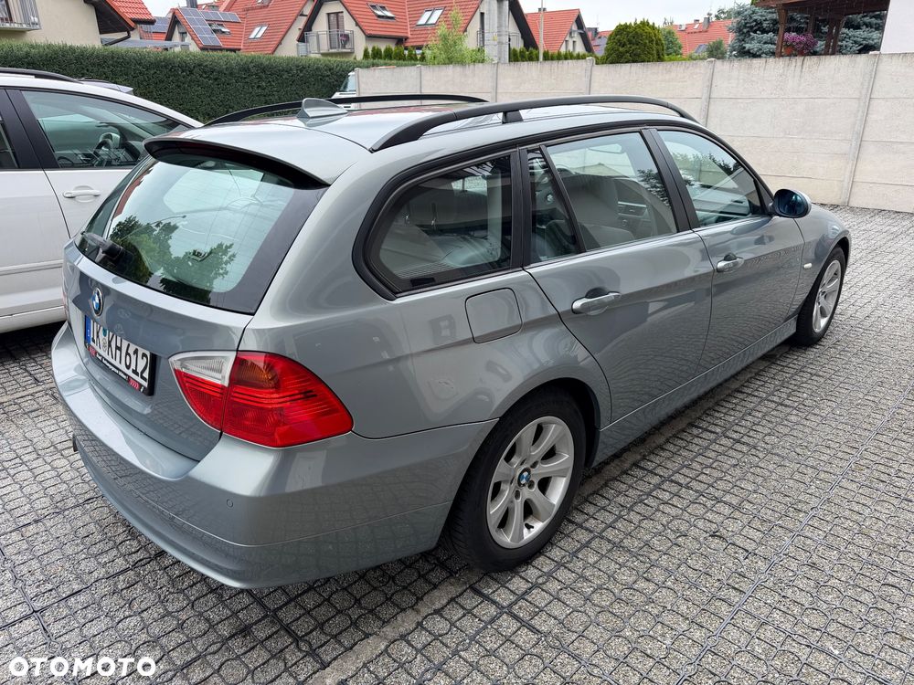 BMW Seria 3 320i - 3