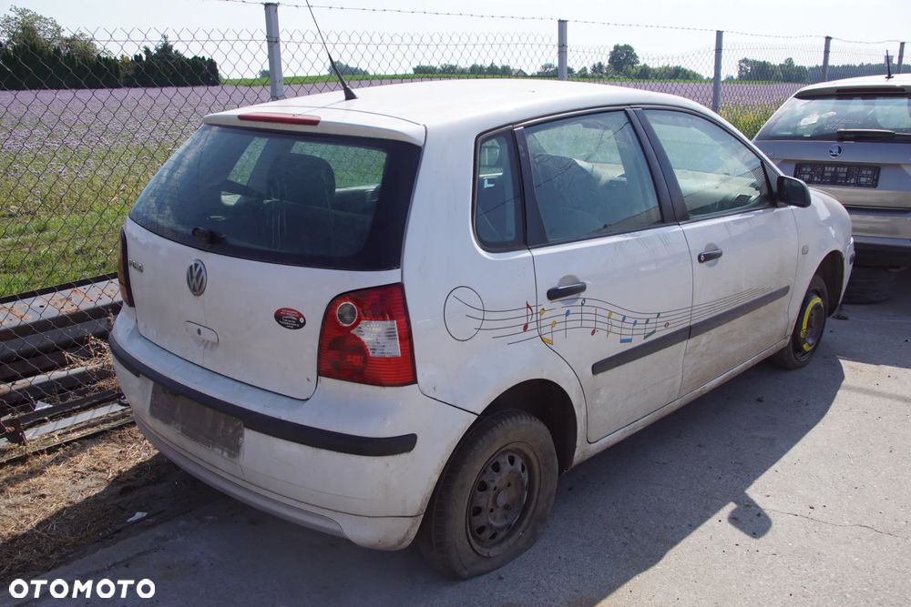Auto na części - Volkswagen Polo IV 9N 1.2 54 KM AWY FSP LB9A 2002R Silnik Skrzynia Drzwi Maska Błotnik Zderzak Klapa Lampa Lusterko Klamka Szyba Deska Kokpit Sterownik Moduł Czujnik Licznik Panel Kierownica - 4