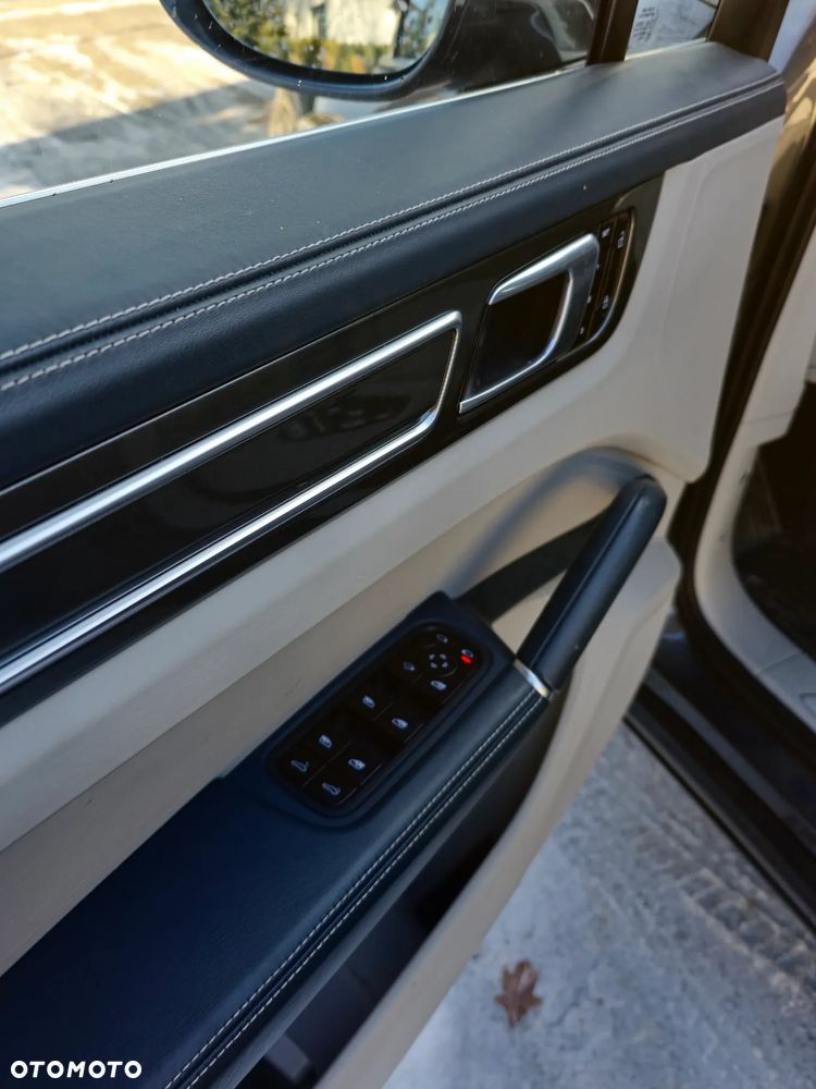 Porsche Cayenne Platinum Edition - 4