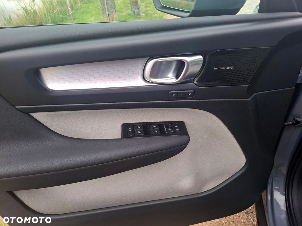 Volvo XC 40 T5 AWD Geartronic Momentum Pro - 12