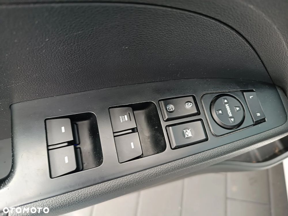 Hyundai Elantra - 14