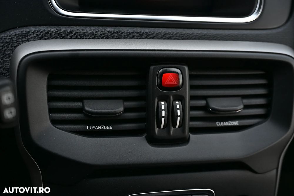 Volvo V40 D3 Geartronic Momentum - 32