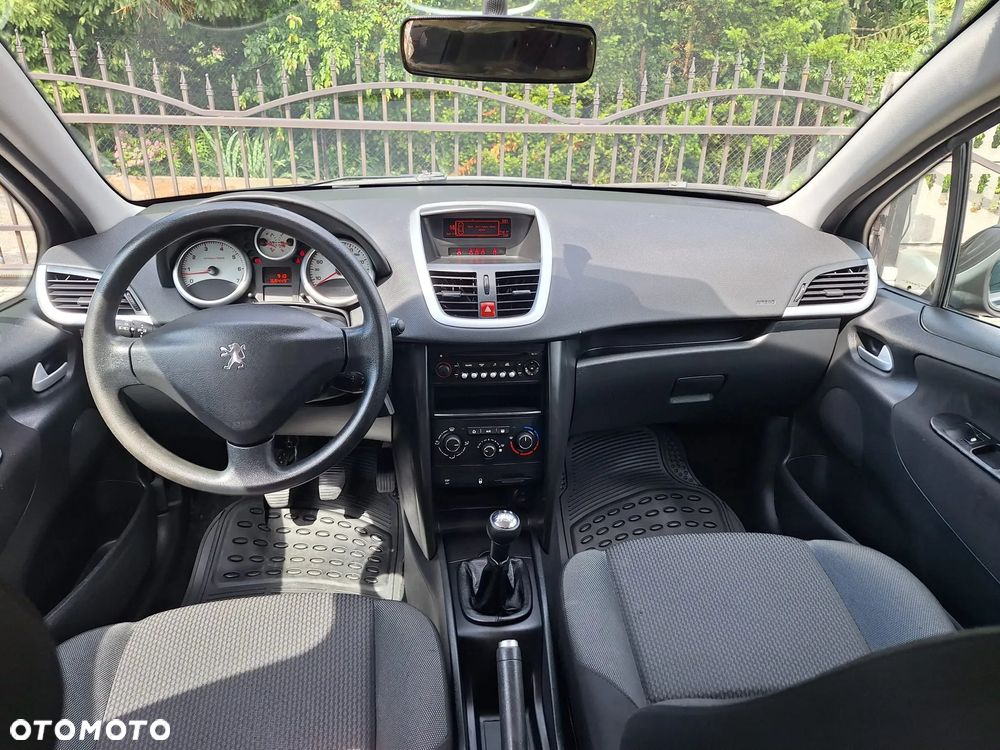Peugeot 207 75 Millesim 200 - 11