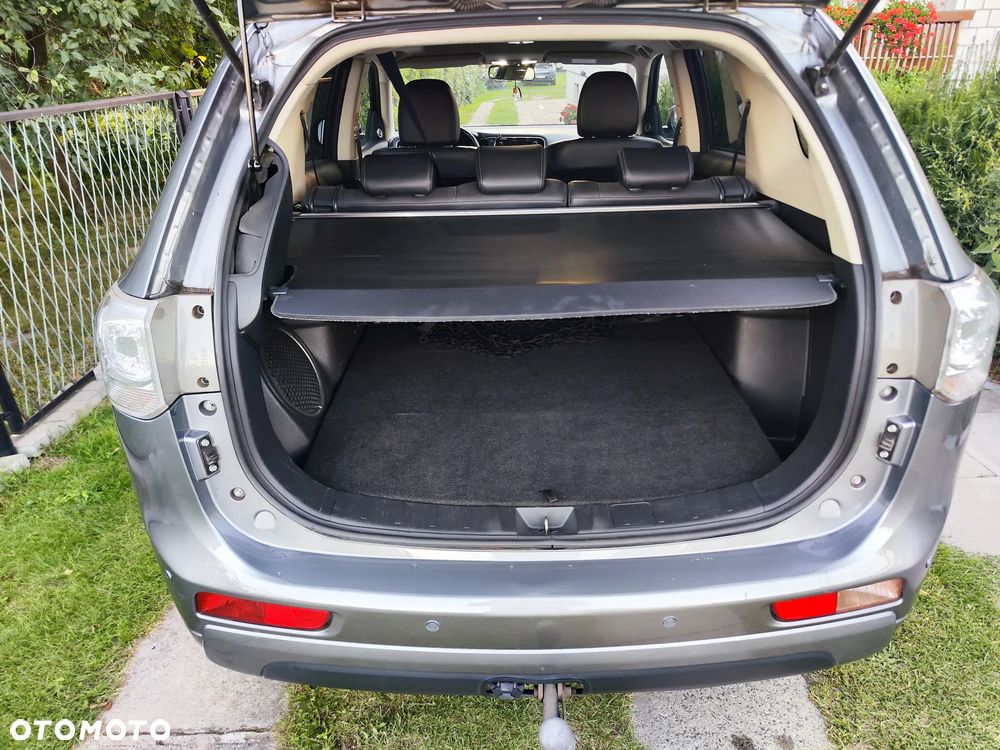 Mitsubishi Outlander - 32