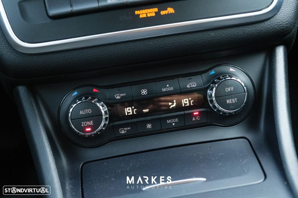 Mercedes-Benz GLA 220 d 7G-DCT Urban - 16