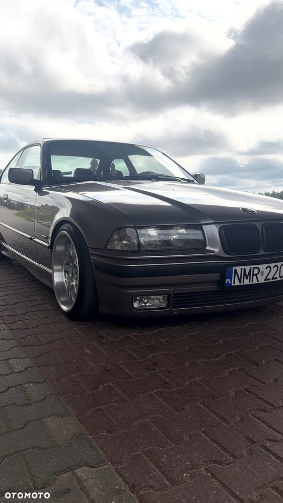 BMW Seria 3 323i - 17