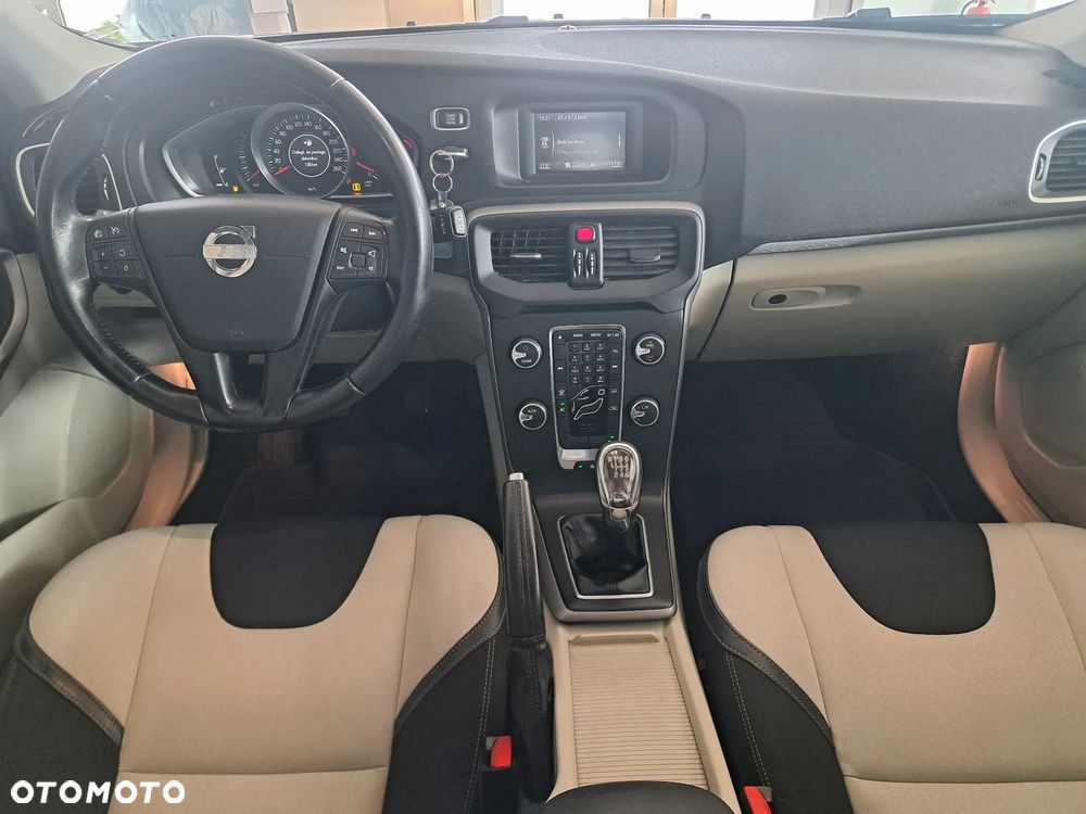 Volvo V40 T4 Kinetic - 9
