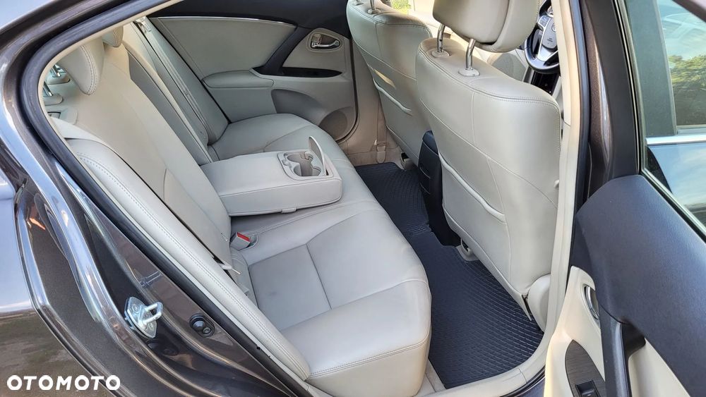Toyota Avensis 1.8 Premium - 10