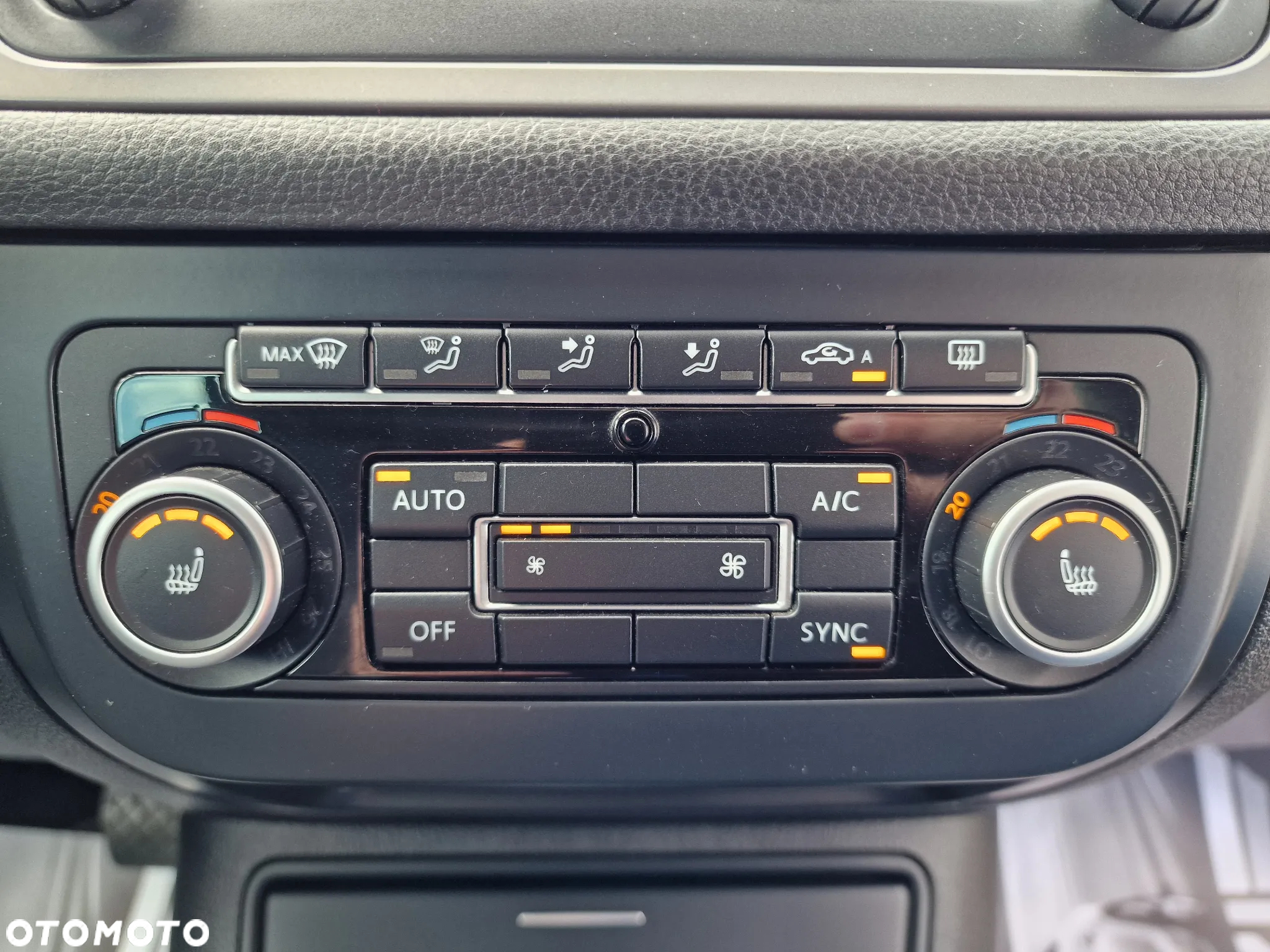 Volkswagen Golf Plus 1.6 TDI BlueMot Comfortline DSG - 23
