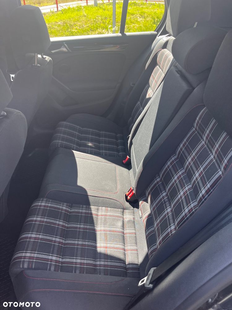 Volkswagen Golf - 14