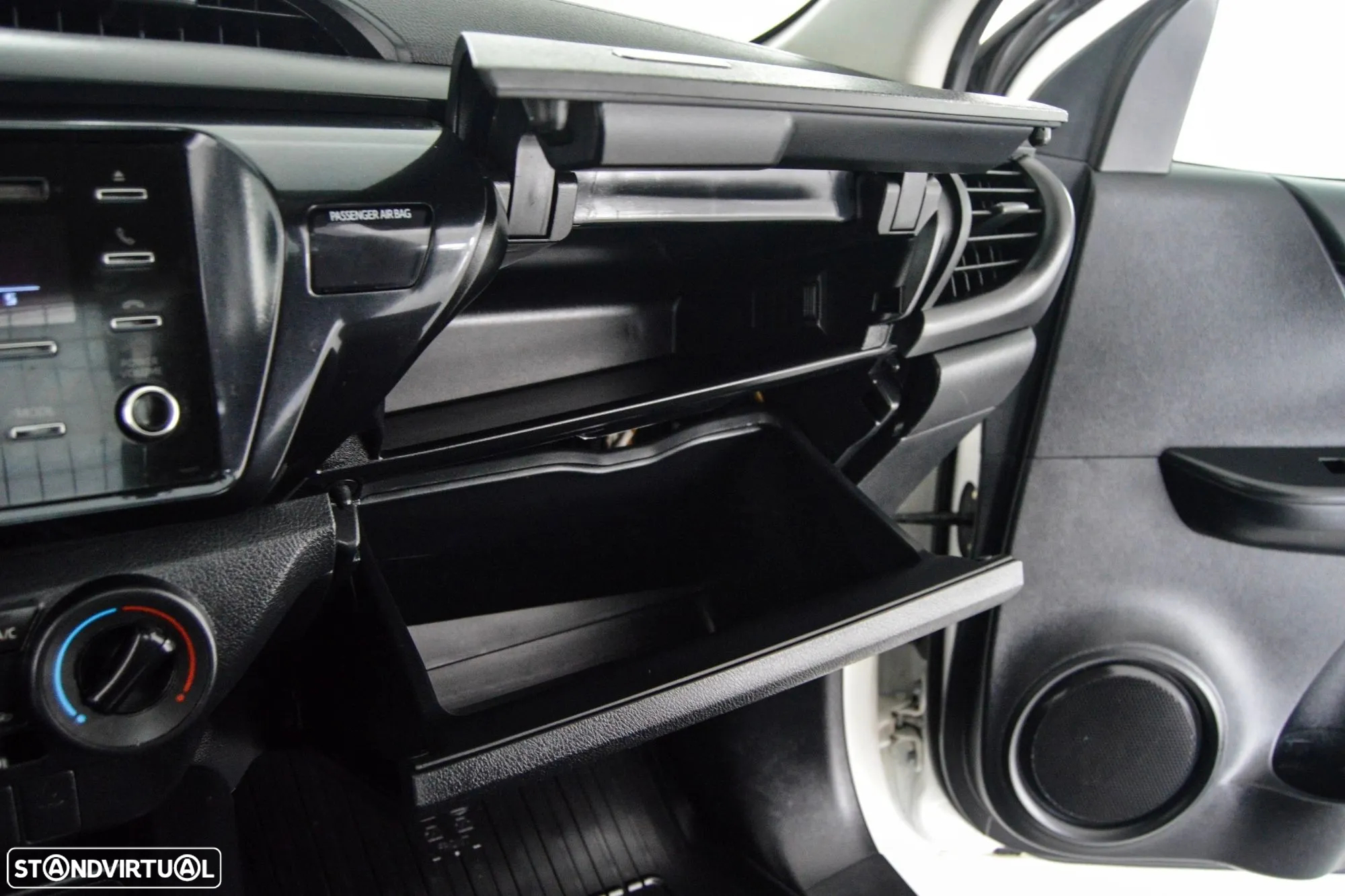 Toyota Hilux 2.4 D-4D 4X2 Cabine Simples 2L - 43