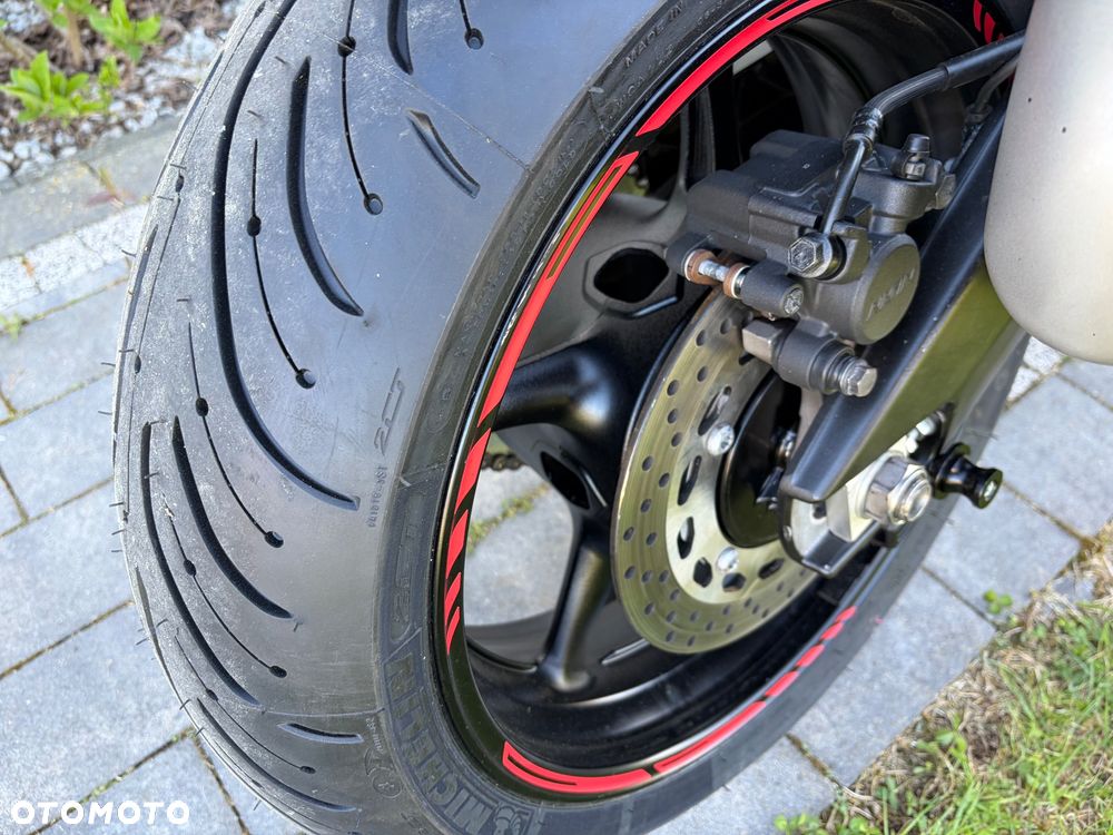 Yamaha FZ8 - 10