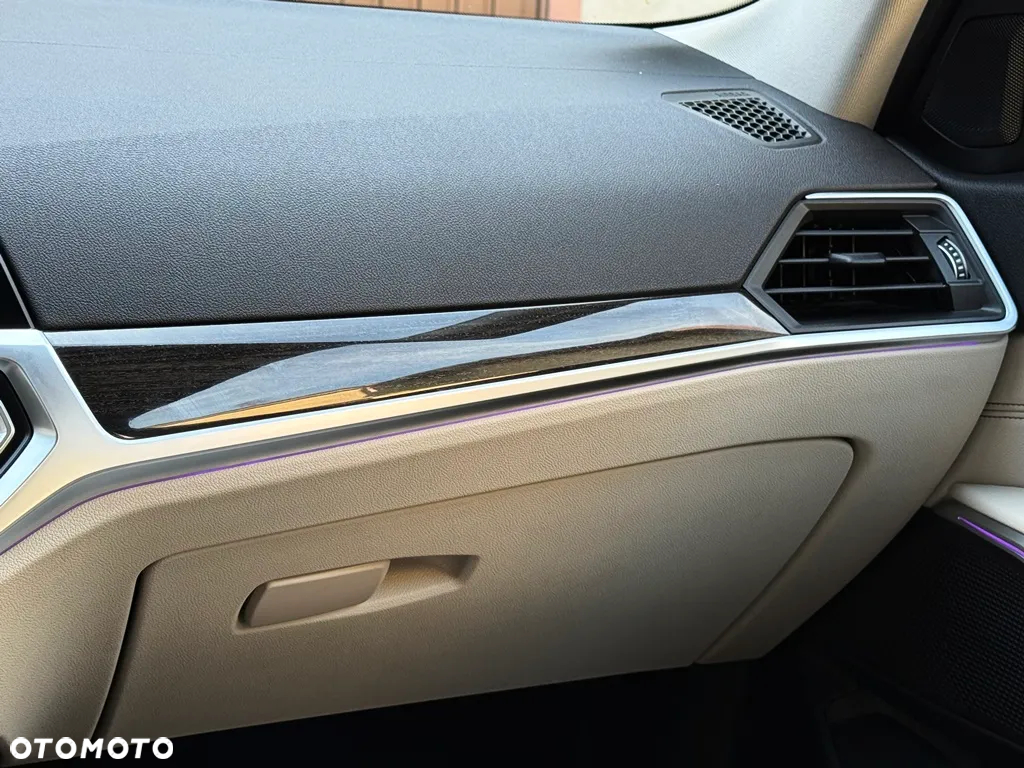 BMW Seria 3 320d Touring Luxury Line - 10