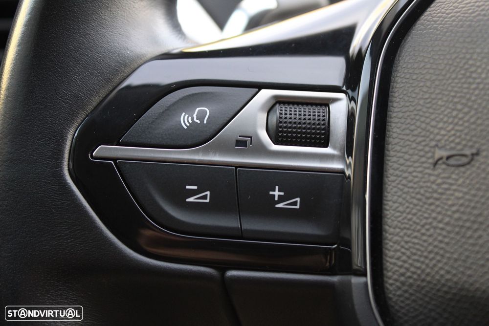 Peugeot 3008 PureTech 130 Stop & Start GPF EAT8 Active Pack - 11