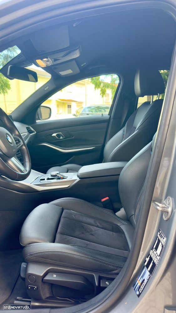 BMW 320 d Pack Desportivo M Auto - 11