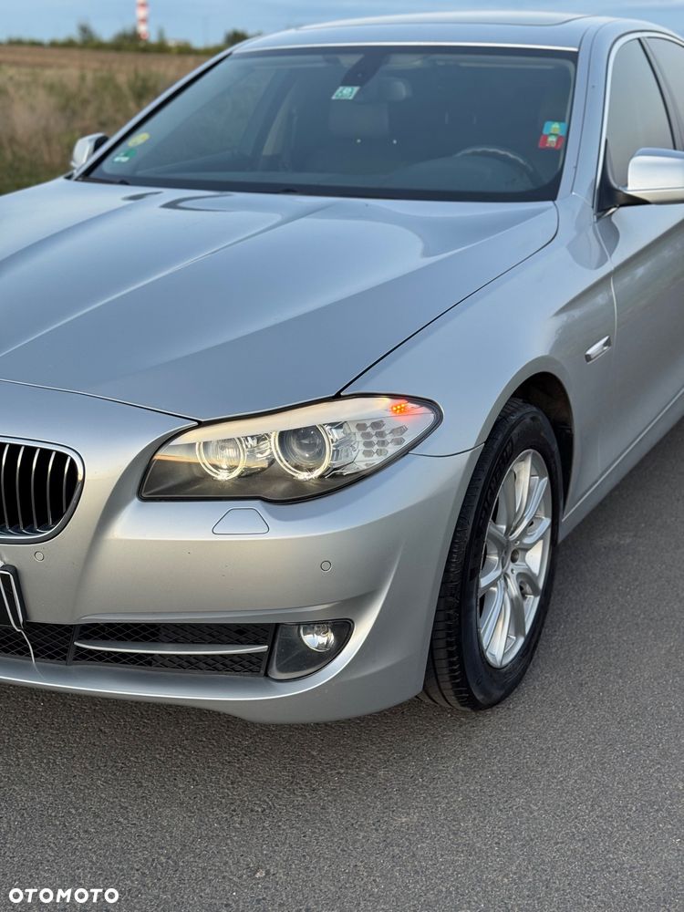 BMW Seria 5 523i Touring - 8