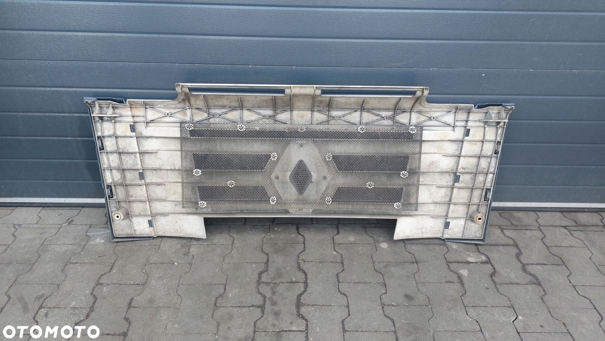 RENAULT MAGNUM DXI ATRAPA GRILL LIFT - 2