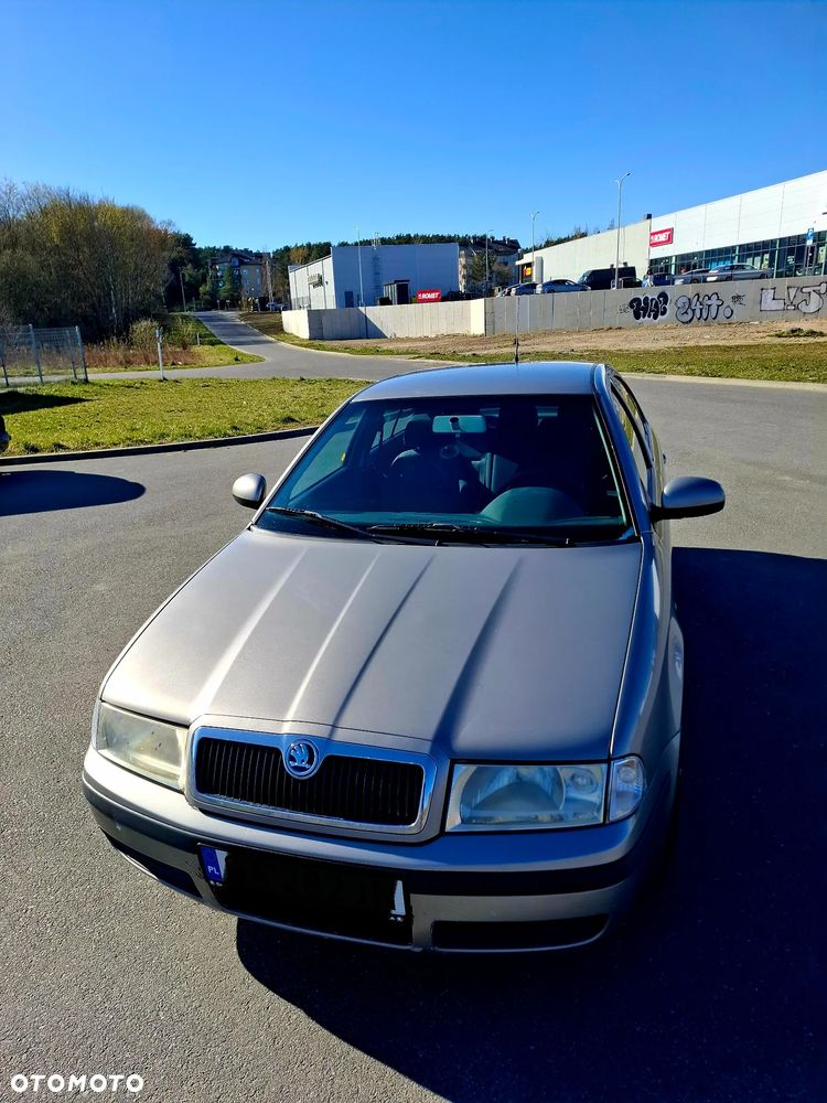 Skoda Octavia 1.6 Tour - 4