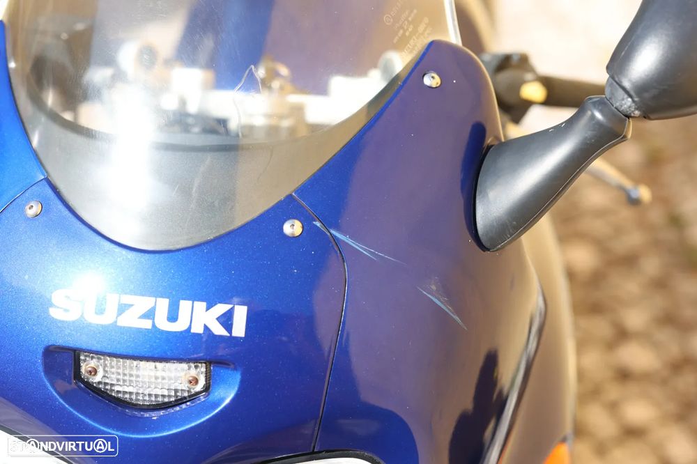 Suzuki GSX - 6