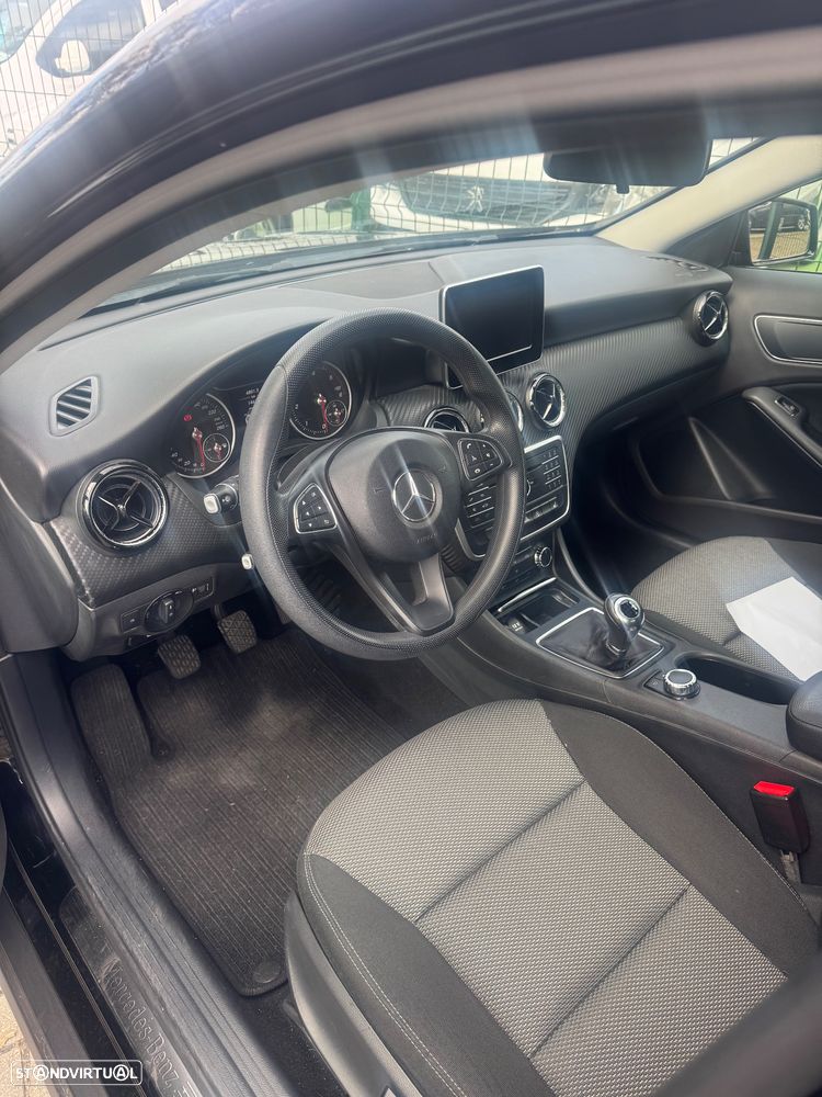 Mercedes-Benz CLA 180 d Shooting Brake - 2