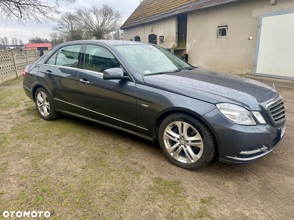 Mercedes-Benz Klasa E 300 CDI DPF BlueEFFICIENCY 7G-TRONIC Avantgarde - 6