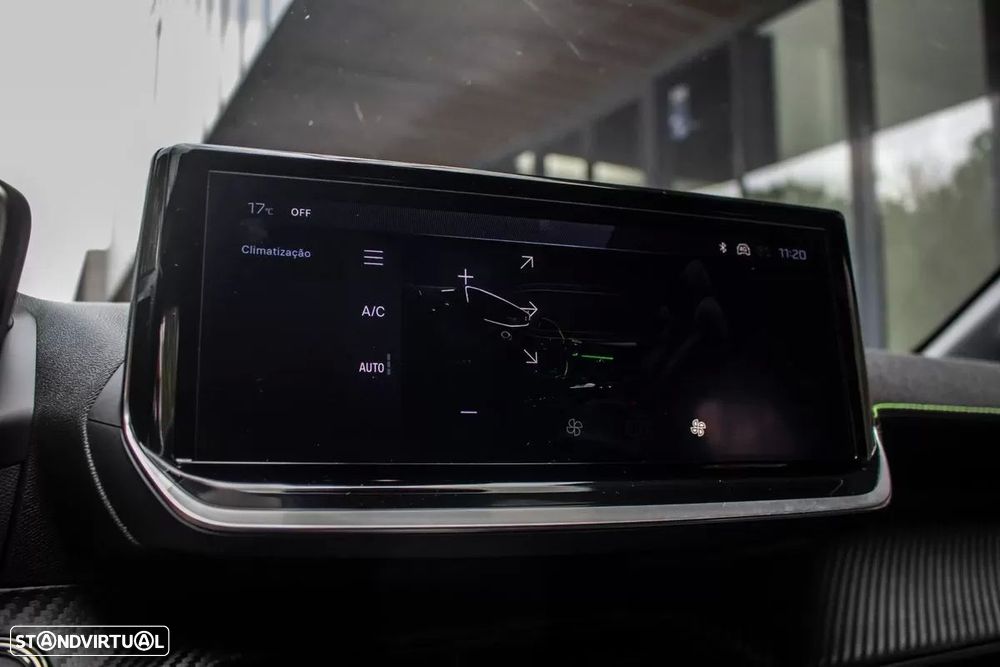 Peugeot 208 1.2 Hybrid GT e-DCS6 - 37