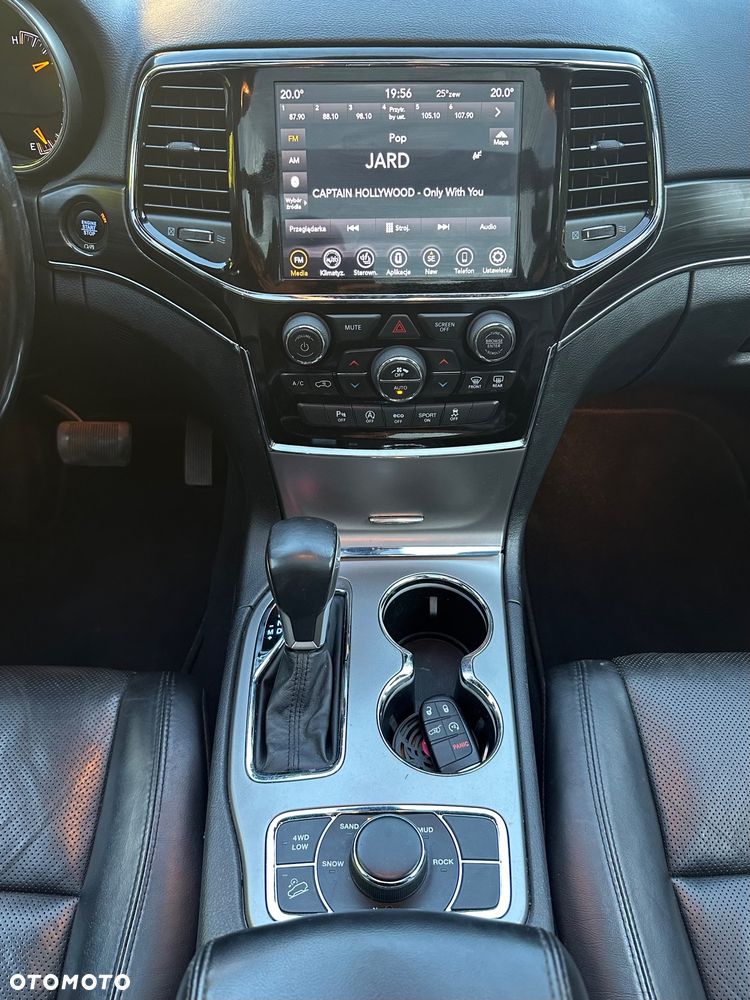 Jeep Grand Cherokee - 26
