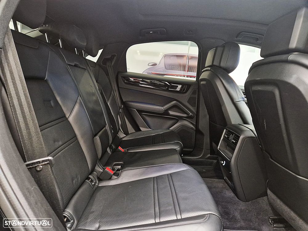 Porsche Cayenne Coupé E-Hybrid - 31