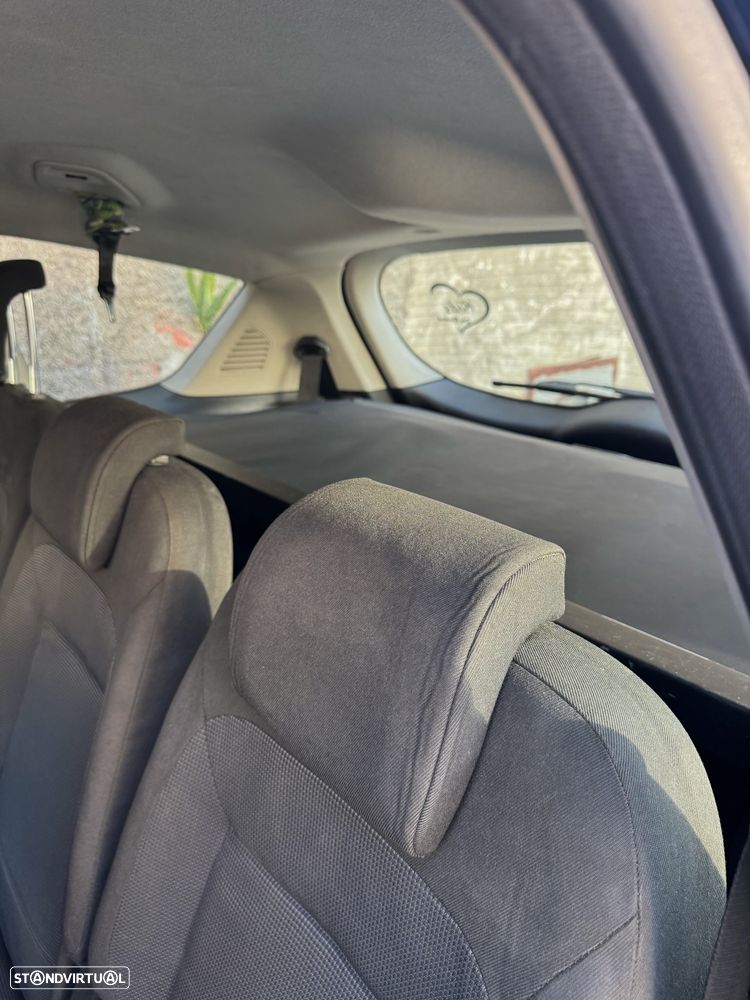 Ford S-Max - 17