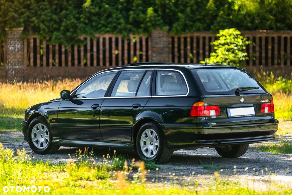 BMW Seria 5 525d Touring - 16