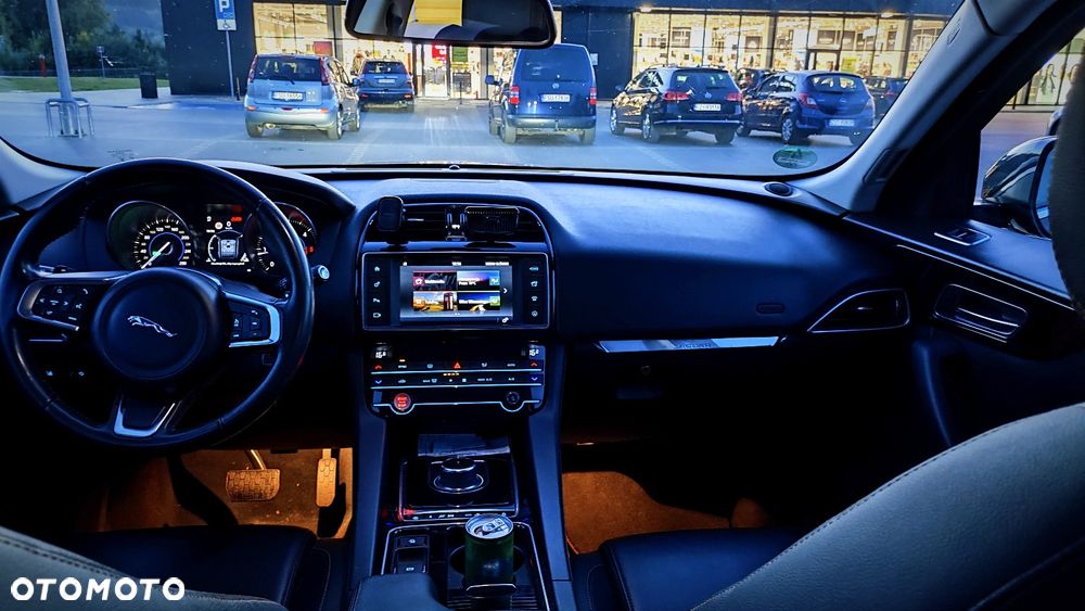 Jaguar F-Pace 20d Prestige - 6