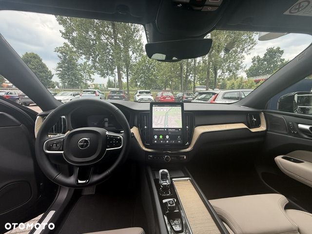 Volvo XC 60 B5 B AWD Plus Dark - 33