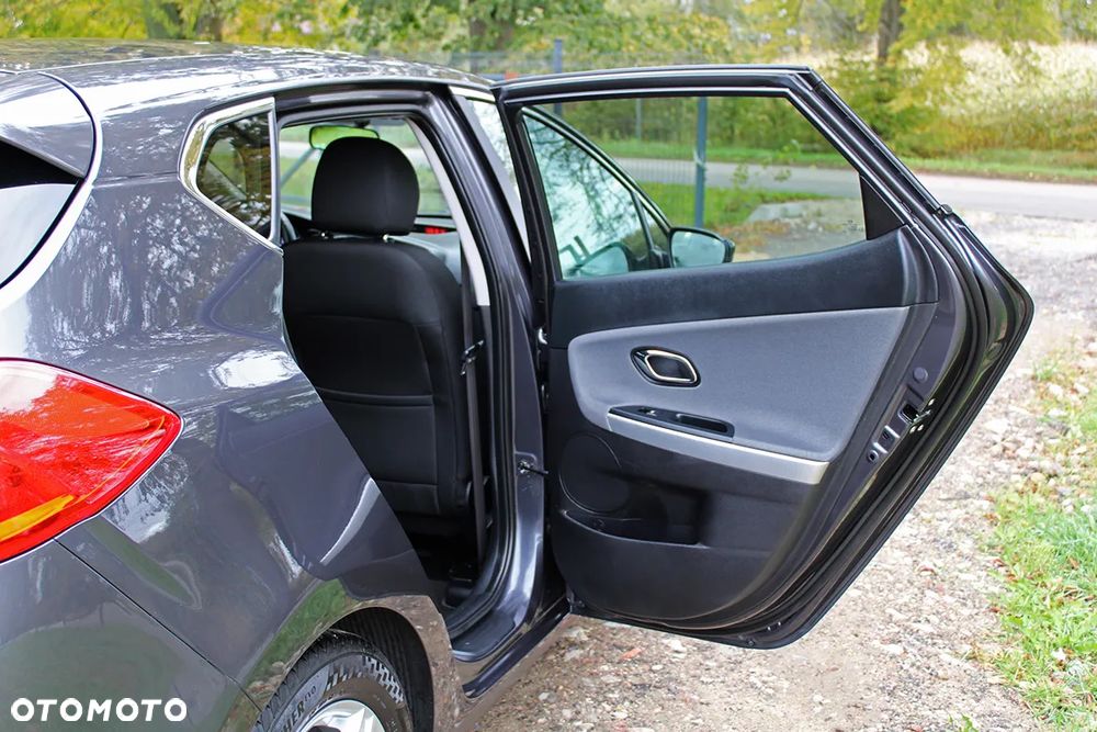 Kia Ceed 1.6 CRDi 128 Fifa World Cup Edition - 12