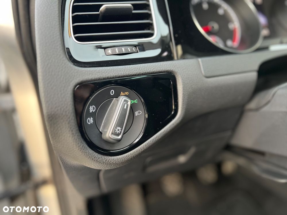 Volkswagen Golf 2.0 BlueTDI Highline - 11