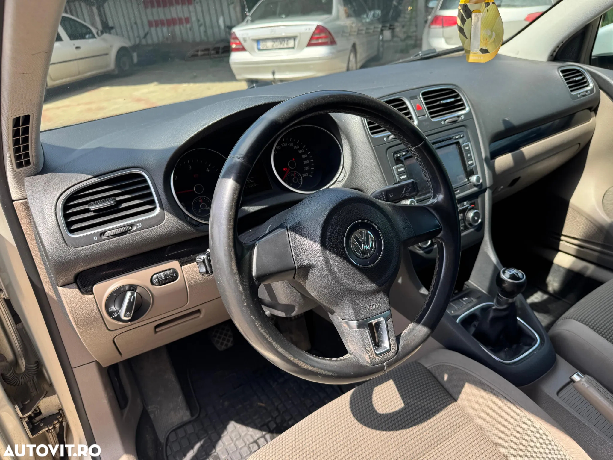 Volkswagen Golf - 8