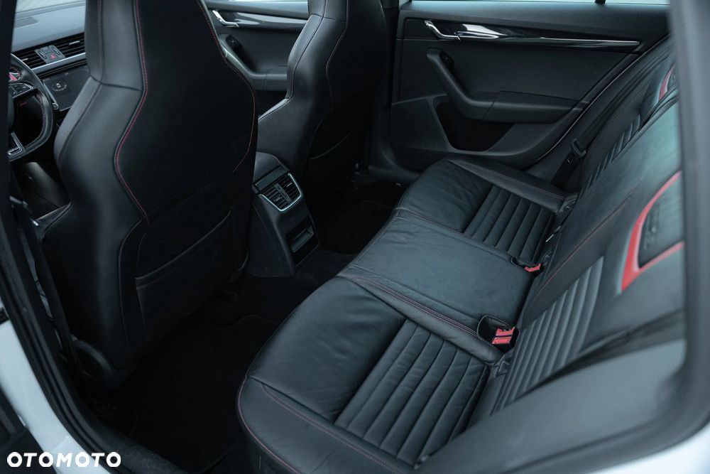 Skoda Octavia 2.0 TDI RS Challenge DSG - 34