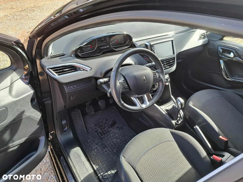 Peugeot 208 82 VTI Style - 12