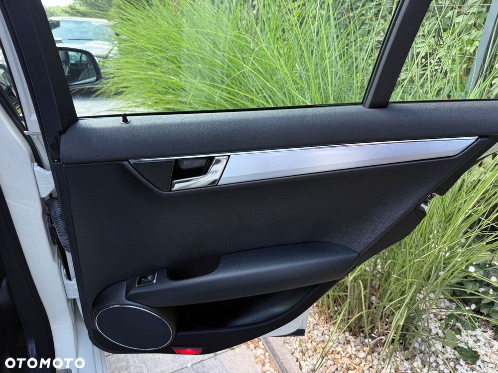 Mercedes-Benz Klasa C 200 Kompressor Avantgarde - 29