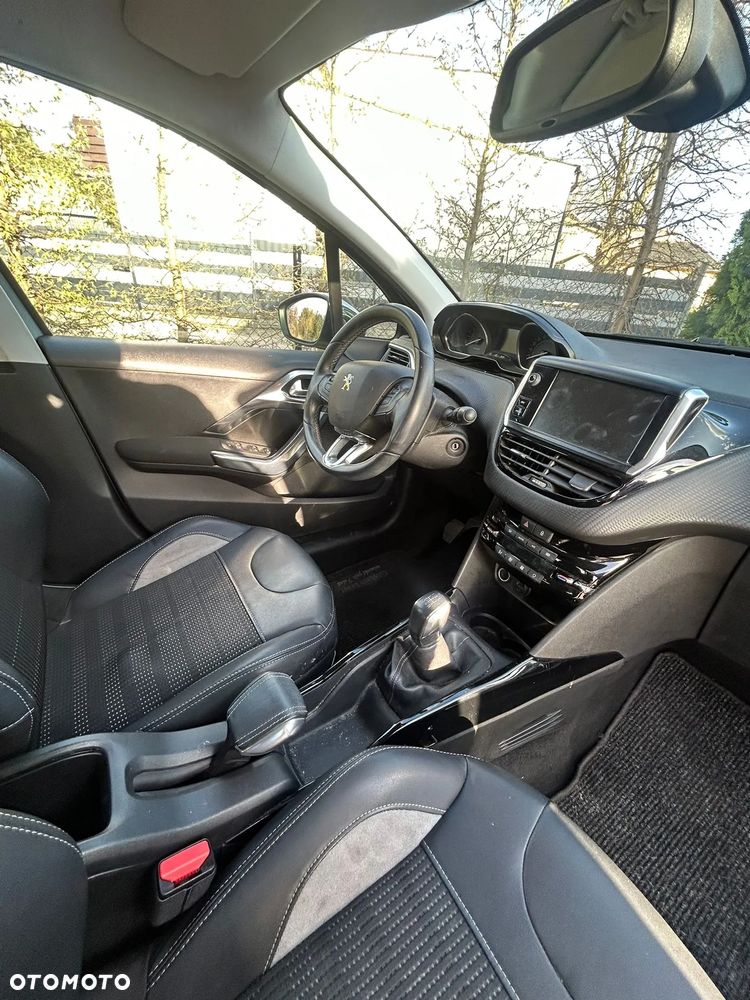 Peugeot 2008 1.2 Pure Tech Allure S&S - 4