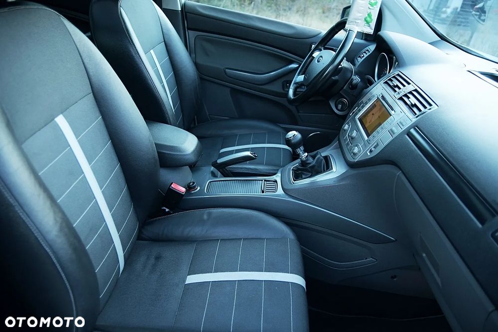 Ford Kuga - 21
