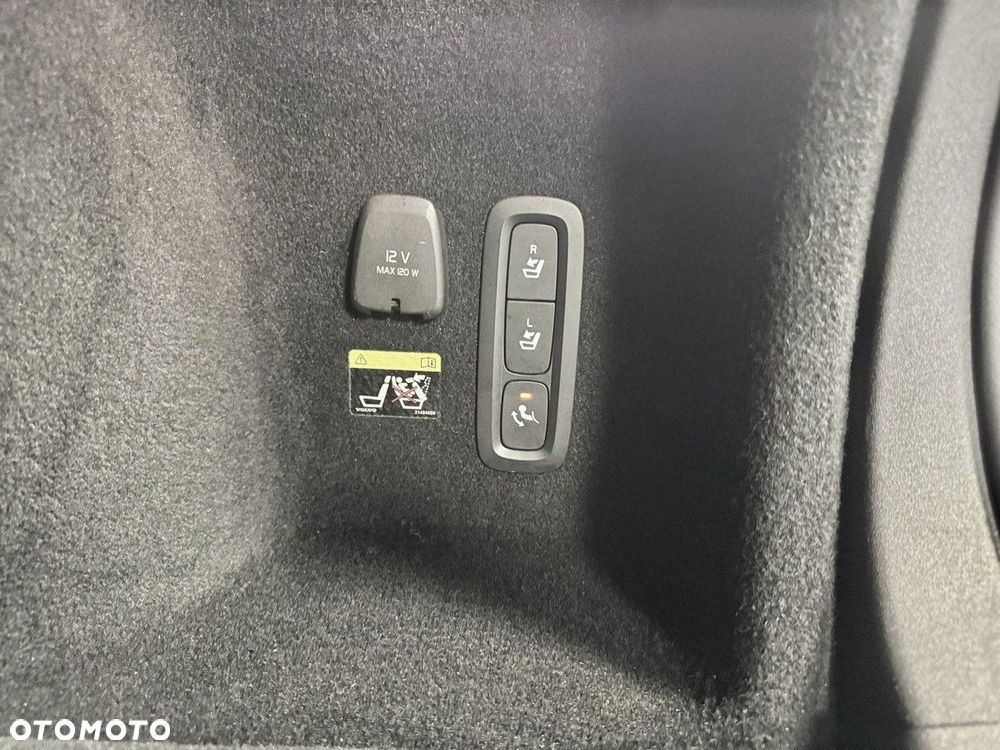 Volvo V60 D4 R-Design - 35