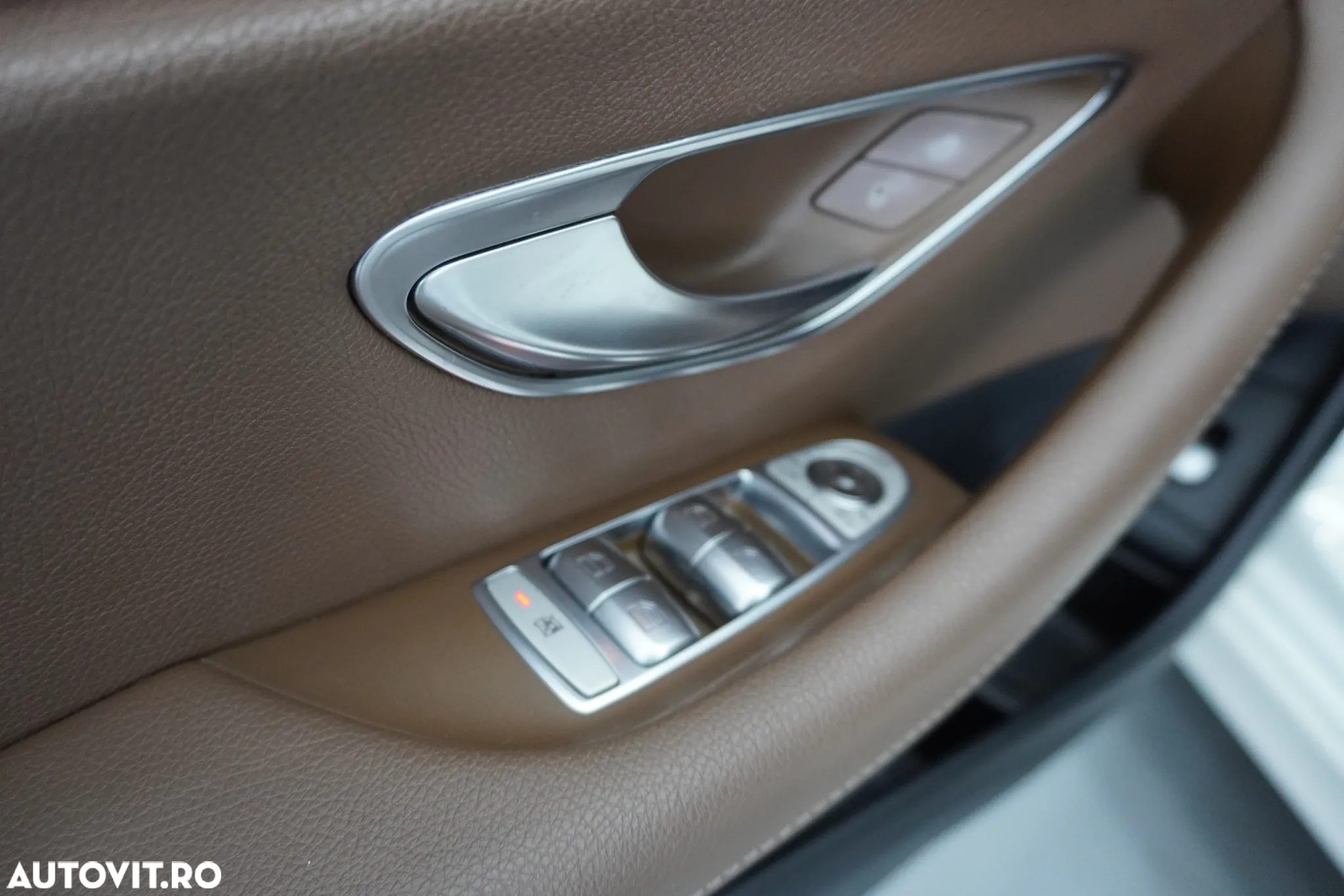 Mercedes-Benz E 250 9G-TRONIC - 29