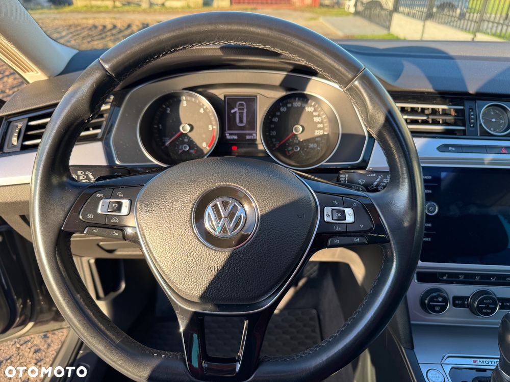 Volkswagen Passat Variant 2.0 TDI SCR DSG 4Motion Elegance - 35