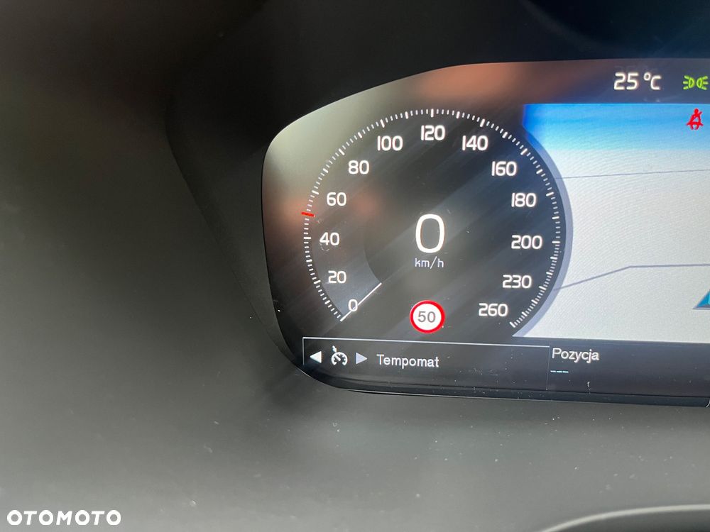 Volvo XC 60 B4 D AWD Momentum Pro - 24