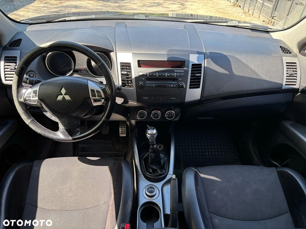 Mitsubishi Outlander 2.0 DID Intense + - 6